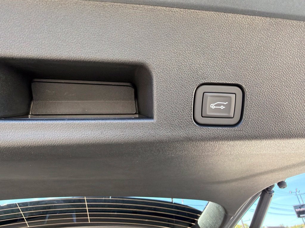2027 GMC Acadia AT4