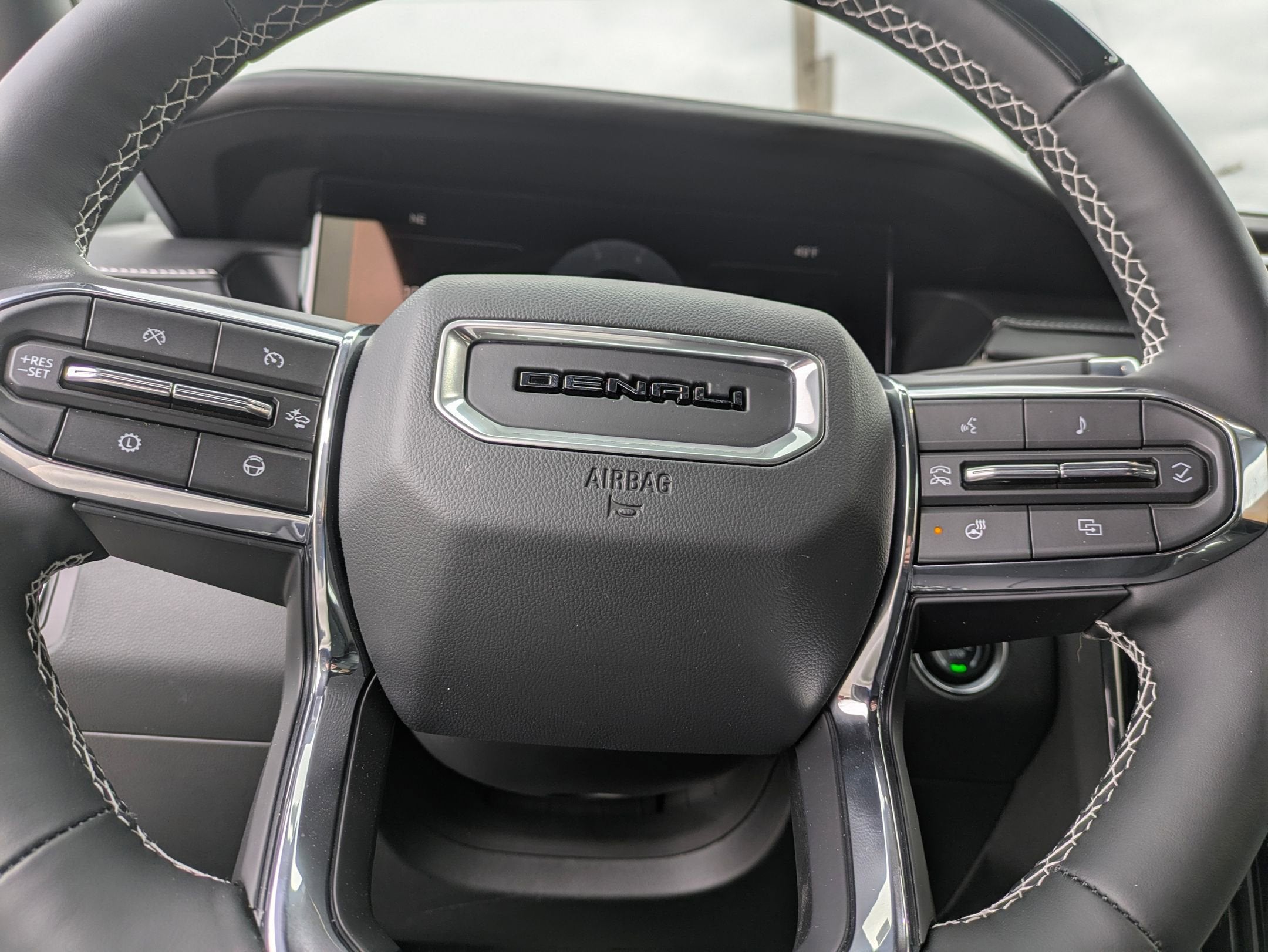 2025 GMC Acadia Denali