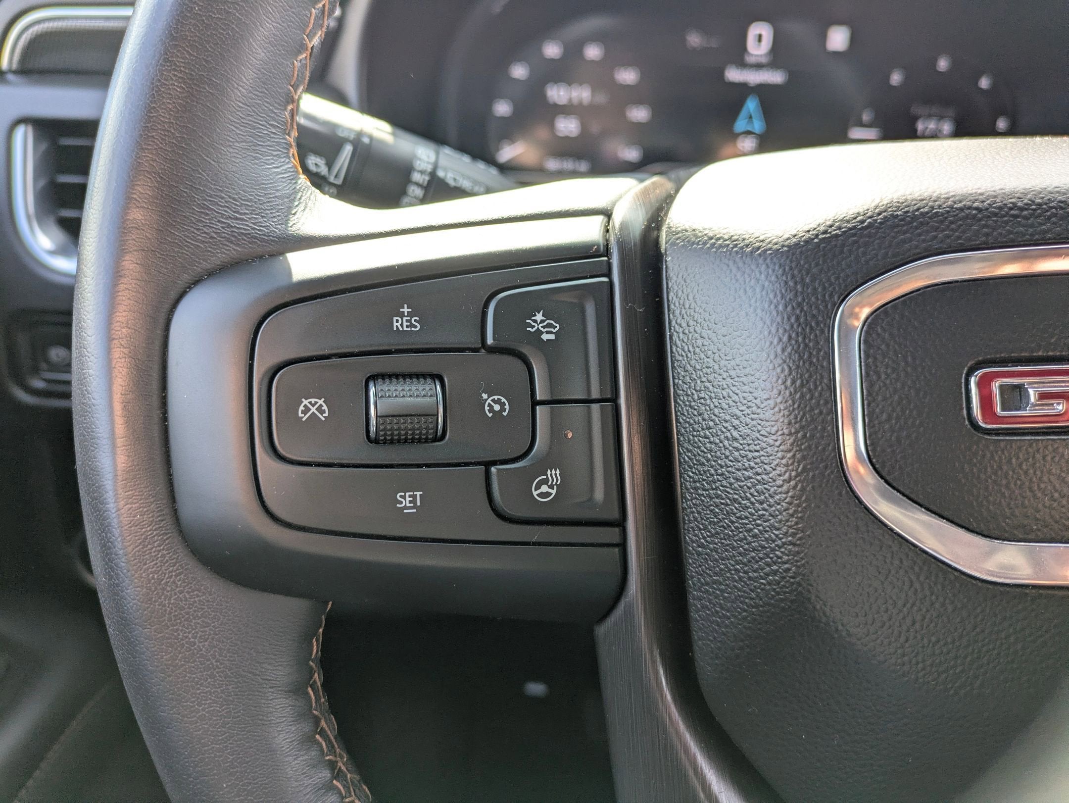 2022 GMC Yukon AT4 - Photo 17