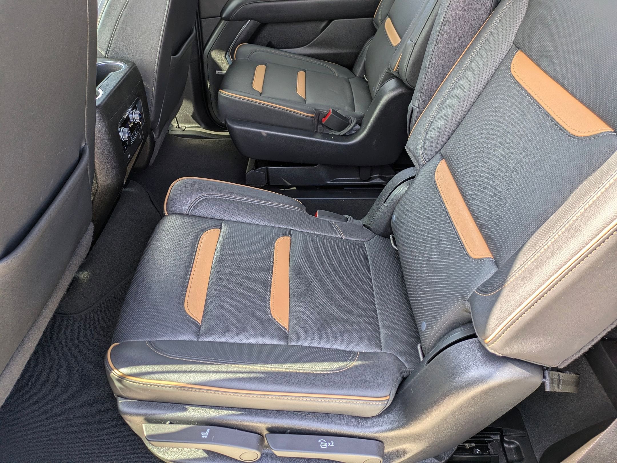 2022 GMC Yukon AT4 - Photo 23