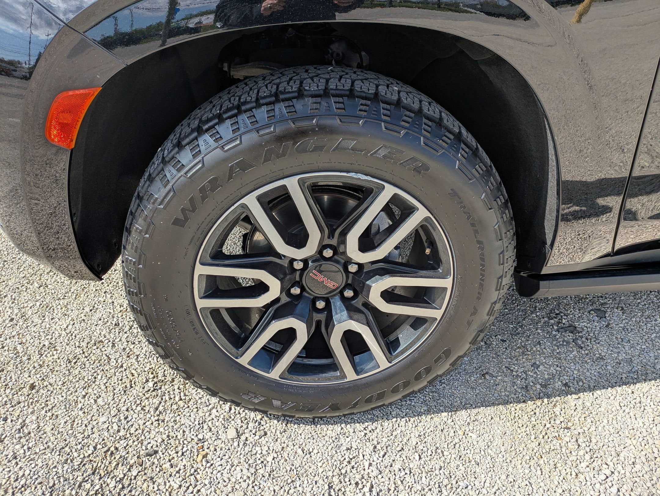 2022 GMC Yukon AT4 - Photo 30