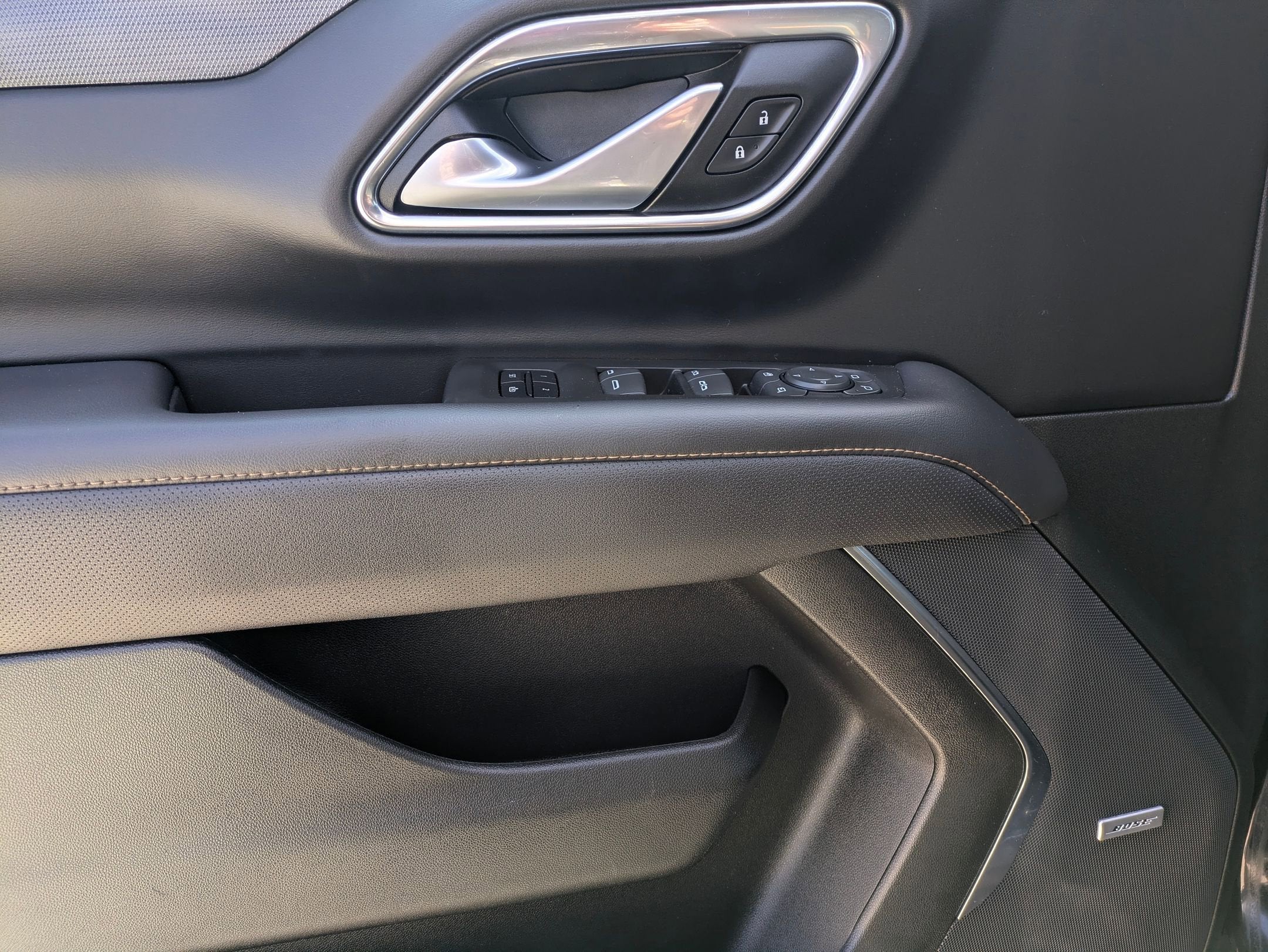 2022 GMC Yukon AT4 - Photo 9