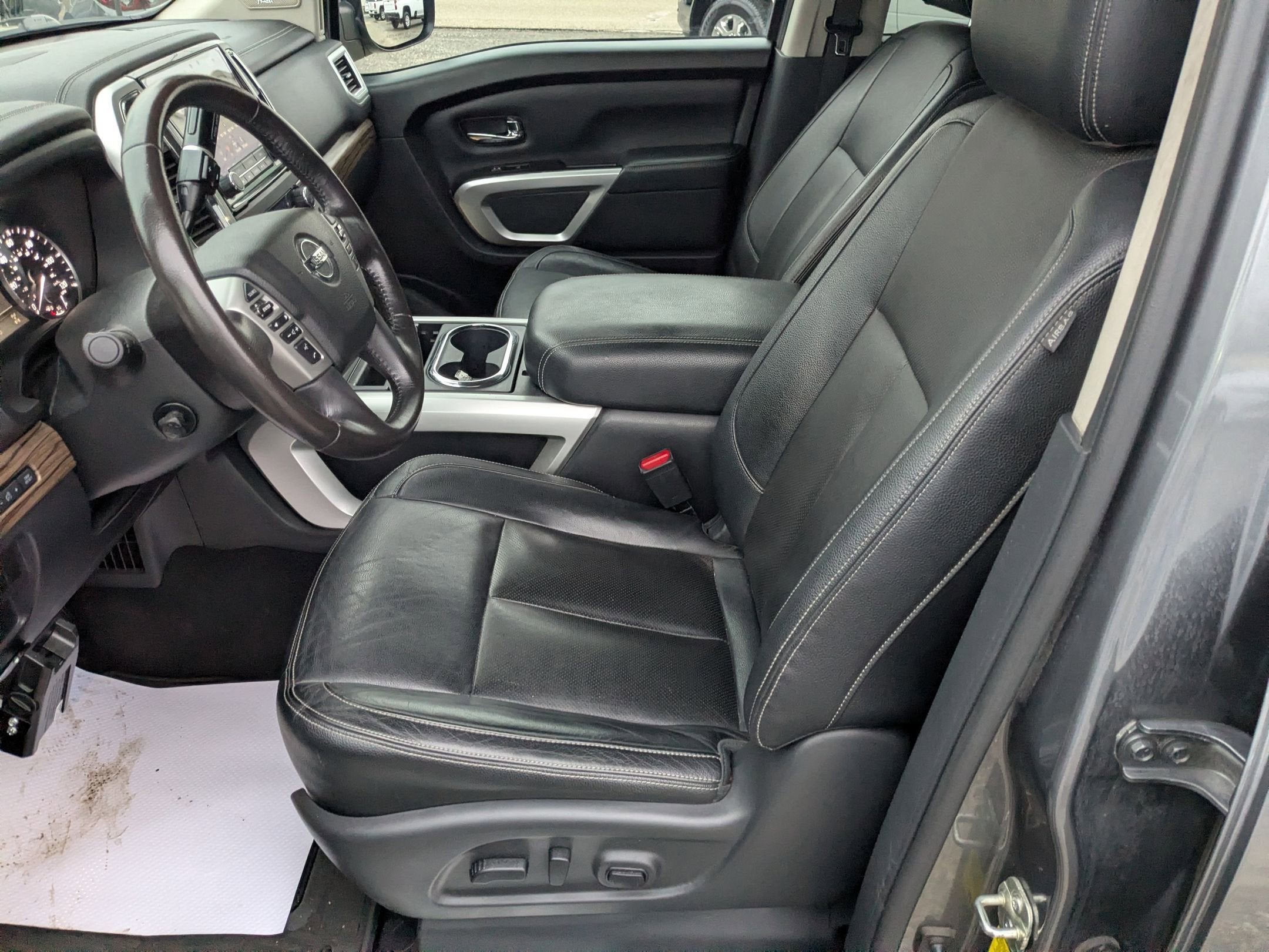 2020 Nissan Titan SL