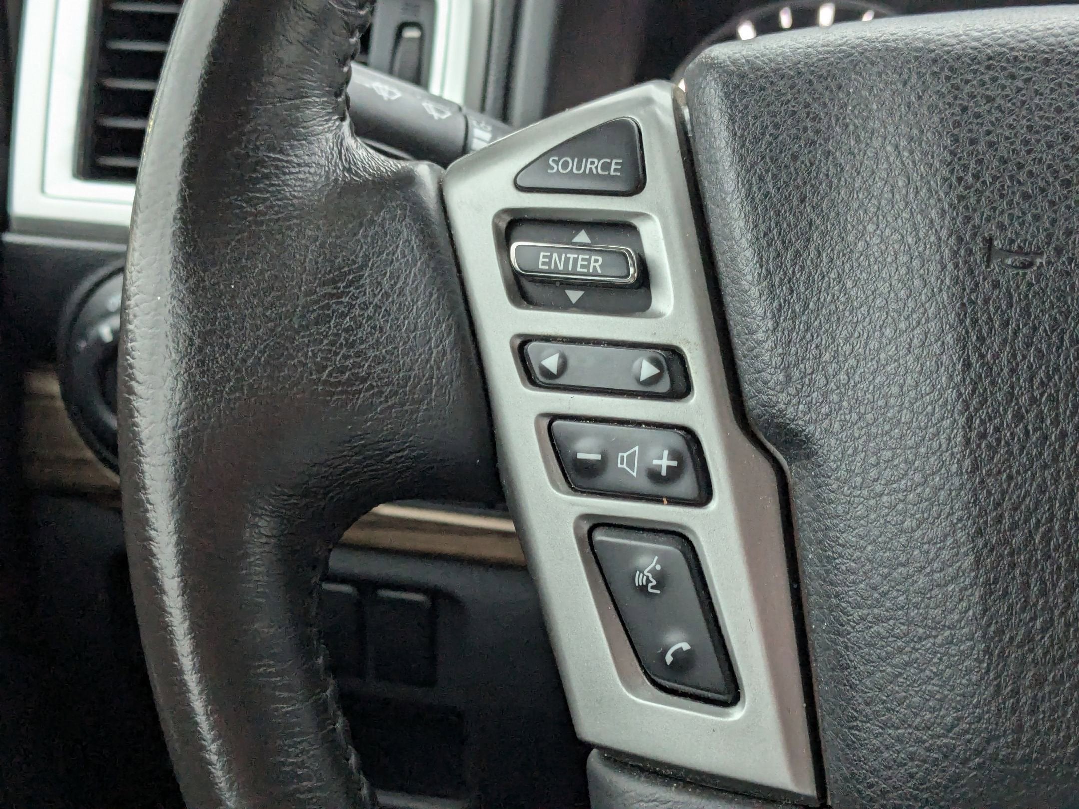 2020 Nissan Titan SL