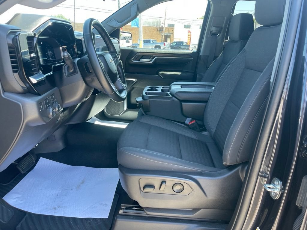 2023 Chevrolet Silverado 1500 LT (2FL)