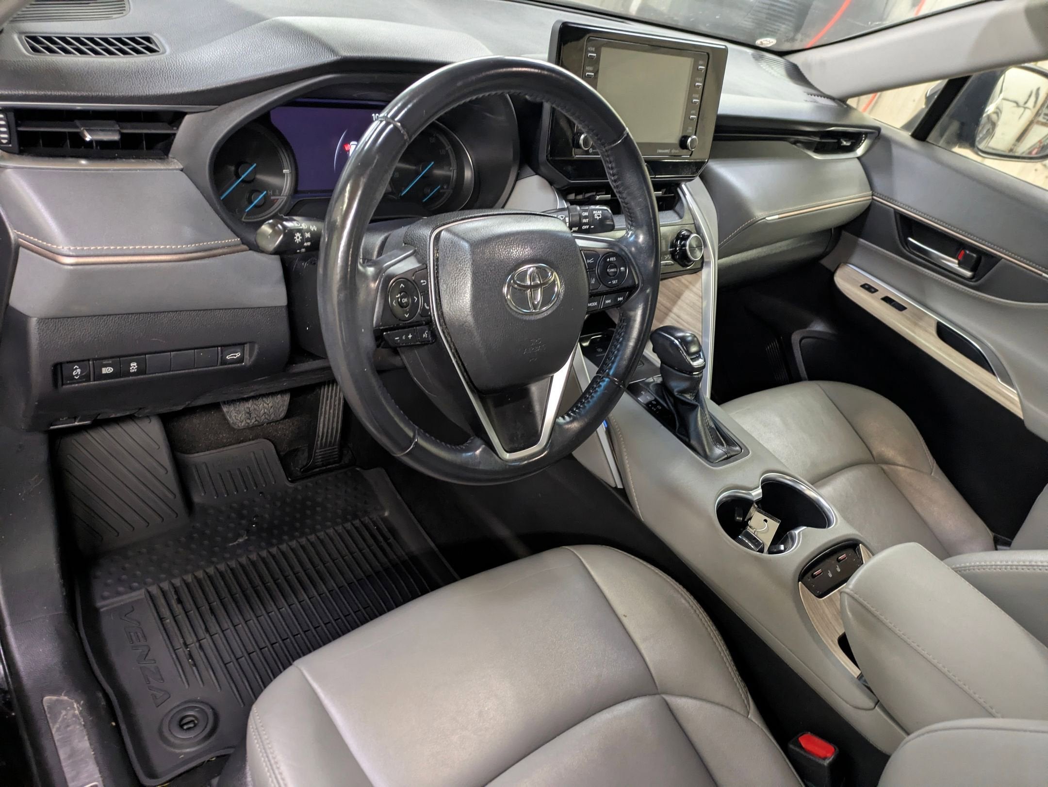 2022 Toyota Venza LE