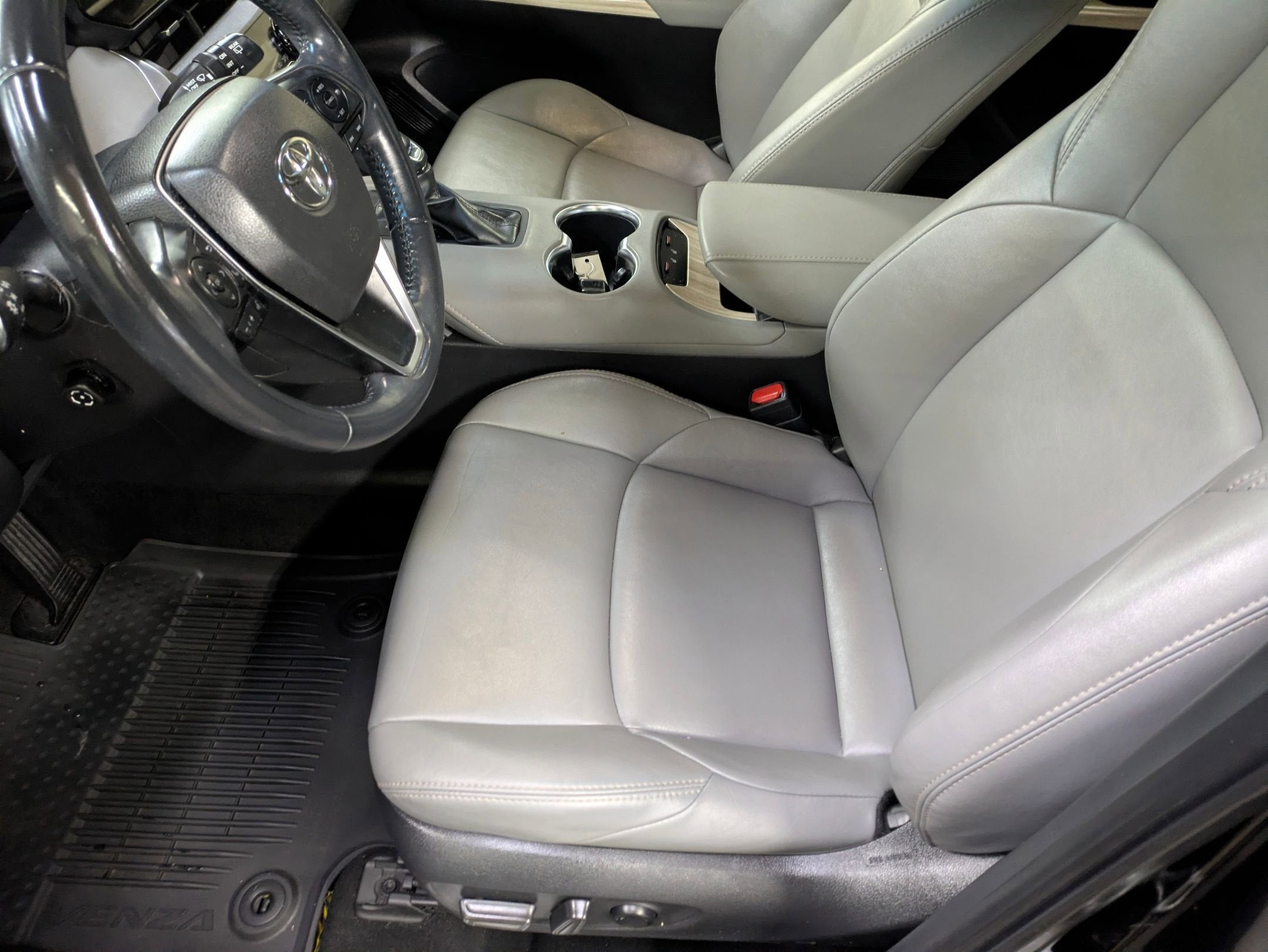 2022 Toyota Venza LE