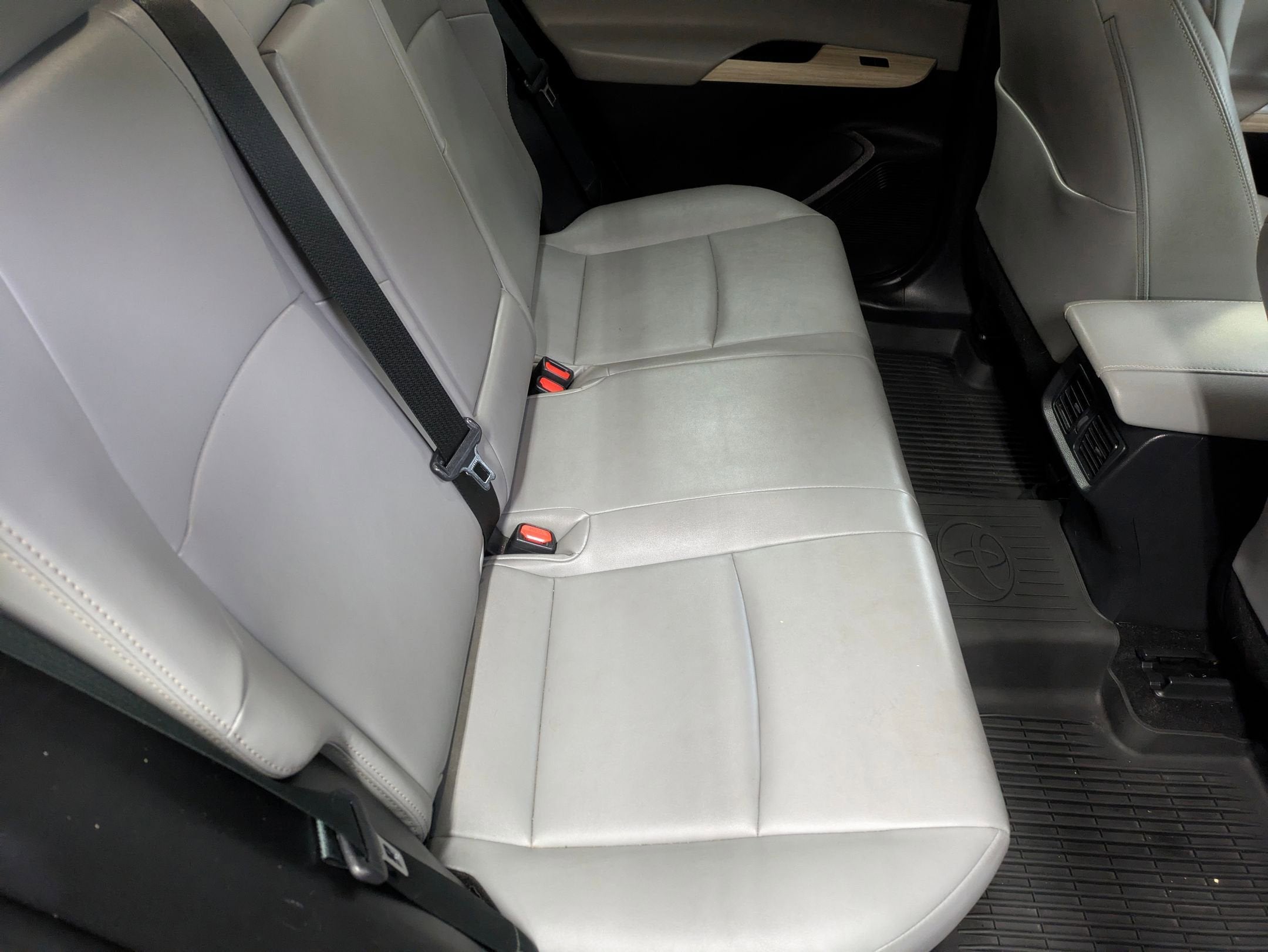 2022 Toyota Venza LE